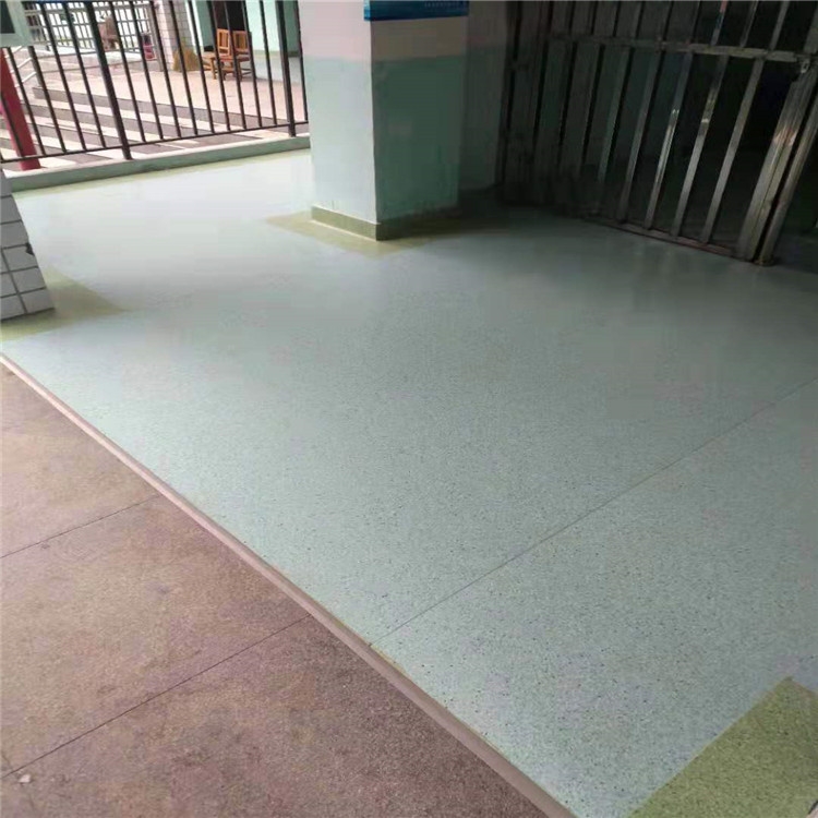 解鎖環保商機，選對寫字樓塑膠地板批發廠家 擁抱綠色PVC時代